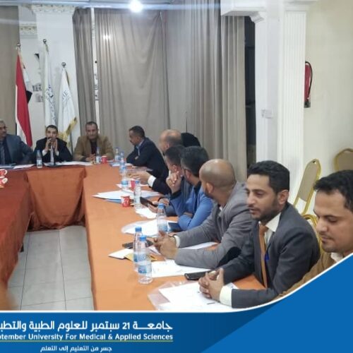 قيادة كلية تكنولوجيا المعلومات الطبية تشارك في ورشة التأهيل لمسابقة مشاريع التأهل