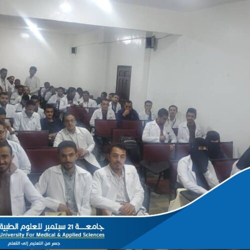 Presenting and Discussing Clinical Training Cases for Second Batch Students at Clinical Pharmacy Faculty