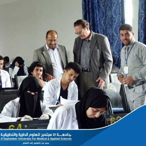 نائبا رئيس الجامعة لشئون الطلاب والشئون الأكاديمية يتفقدان سير اختبارات كلية الطب