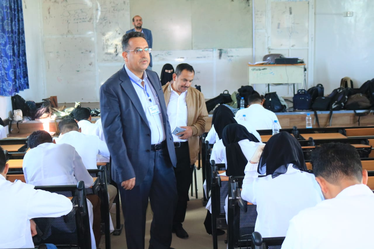 Vice-Rector for Academic Affairs Inspects Exam Process of Fourth Batch at Faculty of Medicine