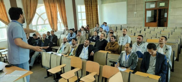 استمرار محاضرات دورة مهارات التواصل الإداري لموظفي الجامعة، والتي تقيمها كلية الإدارة الطبية والتي قدمها الأستاذ وثاب السلفي.