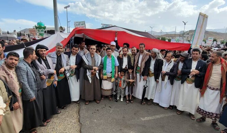 معالي رئيس الجامعة يتقدم مشاركي الجامعة في مسيرة ” قادمون في العام العاشر، فلسطين قضيتنا الأولى”