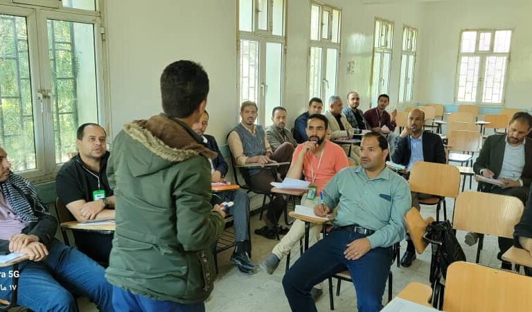 تواصل الدورات التدريبية والتأهيلية الرمضانية لموظفي الجامعة في مجال اللغة الإنجليزية.