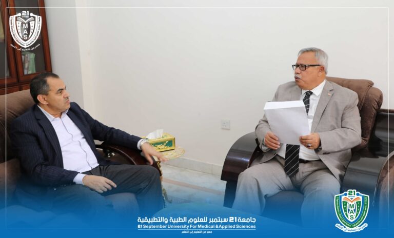 دولة رئيس الوزراء يلتقي معالي رئيس الجامعة ويشيد بالتطورات المتسارعة التي تحققها الجامعة