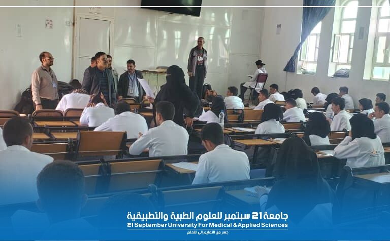 تدشين اختبارات نصف الفصل الدراسي الأول من العام الجامعي 1446هـ في كلية الصيدلة السريرية وعميد الكلية الأستاذ الدكتور /علي اليحوي يتفقد سير الاختبارات في مختلف القاعات.