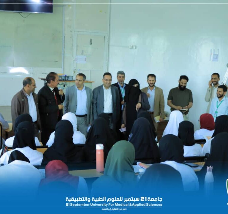معالي رئيس الجامعة يتفقد سير العملية التعليمية والإدارية بالجامعة