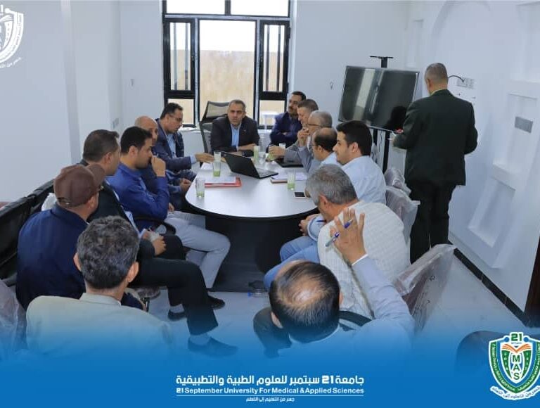 اجتماع برئاسة معالي رئيس الجامعة يناقش آلية تطوير الموقع الرسمي للجامعة