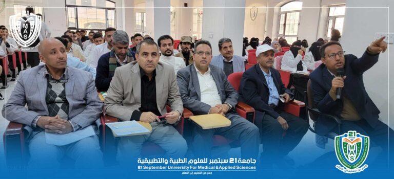 معالي رئيس الجامعة يطلع على مستوى مشاريع تخرج طلبة الدفعة الثانية طب