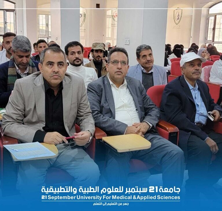 معالي رئيس الجامعة يطلع على مستوى مشاريع تخرج طلبة الدفعة الثانية طب