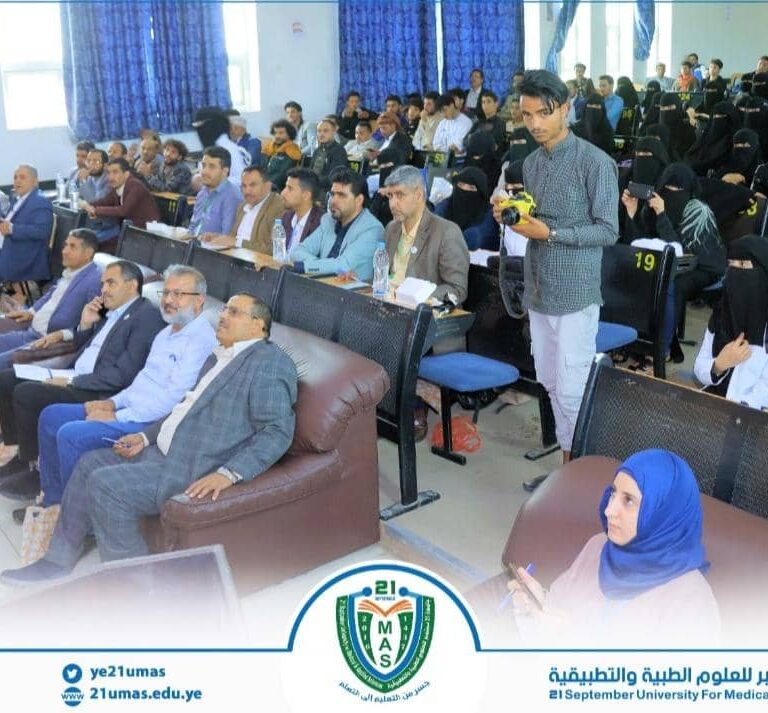 مناقشة بحوث تخرج طالبات قسم القبالة بالمركز الطبي للتدريب والتأهيل