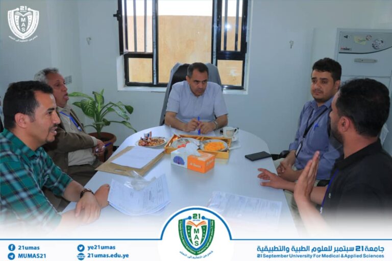 معالي رئيس الجامعة يلتقي عدداً من مسؤولي الجامعة ويؤكد على أهمية تكامل الأدوار في تطوير الأداء الأكاديمي والإداري