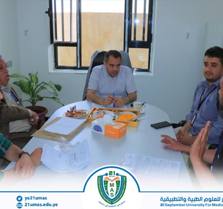 معالي رئيس الجامعة يلتقي عدداً من مسؤولي الجامعة ويؤكد على أهمية تكامل الأدوار في تطوير الأداء الأكاديمي والإداري
