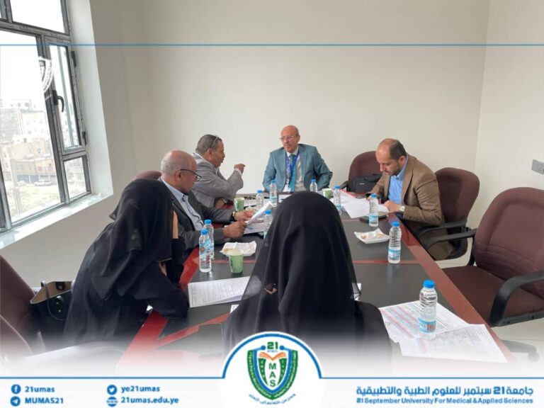 مجلس كلية طب الأسنان يعقد اجتماعه الاعتيادي الأول 1447هـ.