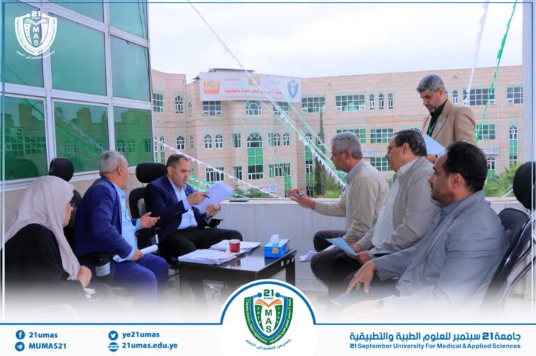 معالي رئيس الجامعة الأستاذ الدكتور مجاهد علي معصار يلتقي عدداً من مسؤولي الجامعة لمناقشة بعض المواضيع المتعلقة بالجانبين الأكاديمي والإداري, بحضور نائب رئيس الجامعة لشؤون الطلاب الأستاذ الدكتور جميل مجلي وأمين عام الجامعة الأستاذ عبد الكريم الأكحلي…
