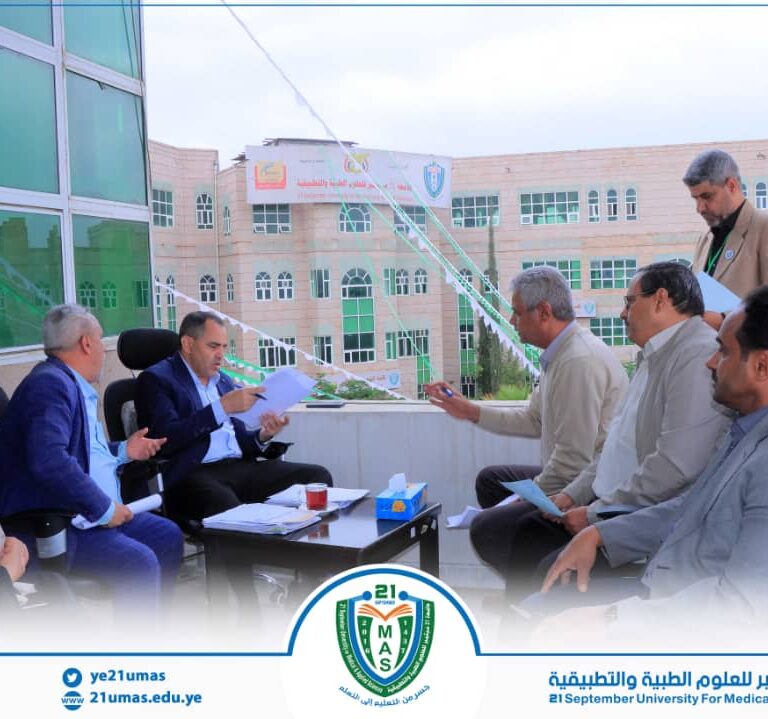 معالي رئيس الجامعة الأستاذ الدكتور مجاهد علي معصار يلتقي عدداً من مسؤولي الجامعة لمناقشة بعض المواضيع المتعلقة بالجانبين الأكاديمي والإداري, بحضور نائب رئيس الجامعة لشؤون الطلاب الأستاذ الدكتور جميل مجلي وأمين عام الجامعة الأستاذ عبد الكريم الأكحلي…