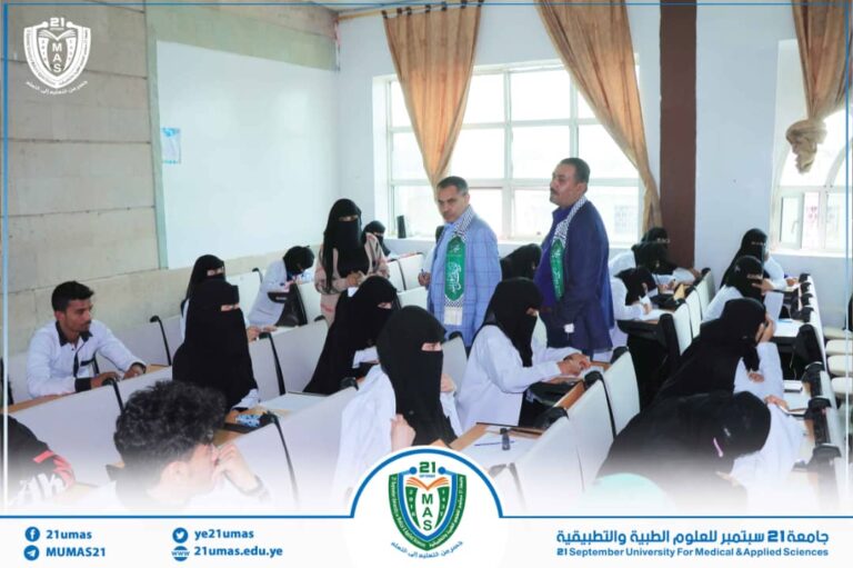 معالي رئيس الجامعة الأستاذ الدكتور مجاهد علي معصار يتفقد سير العملية التعليمية في مختلف كليات الجامعة. رافقه خلال الزيارة المستشار الثقافي عميد كلية الإدارة الطبية الأستاذ الدكتور ابراهيم الحمدي..