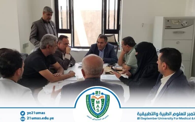 معالي رئيس الجامعة الأستاذ الدكتور مجاهد علي معصار يشهد توقيع اتفاقية تعاون تدريبي لطلبة الدكتوراه في تخصص جراحة المناظير النسائية بكلية الطب، مع مستشفى السبعين، في خطوة تعزز الشراكة الأكاديمية والسريرية بين الجامعة والمؤسسات الصحية، مما يسهم في تطوير المهارات العملية للطلاب. حضر مراسيم التوقيع نواب رئيس الجامعة وعميد كلية الطب…