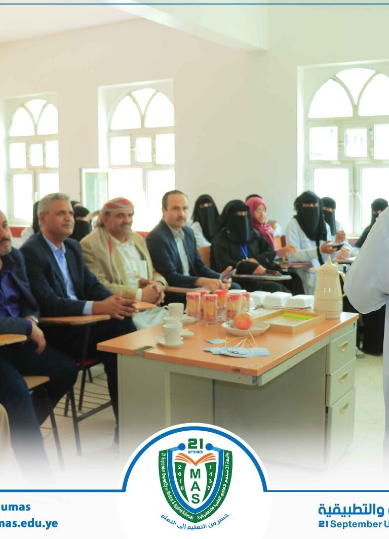 كلية الإدارة الطبية تقيم اليوم العلمي لمناقشة تقارير التدريب الميداني لطلاب الدفعة السابعة