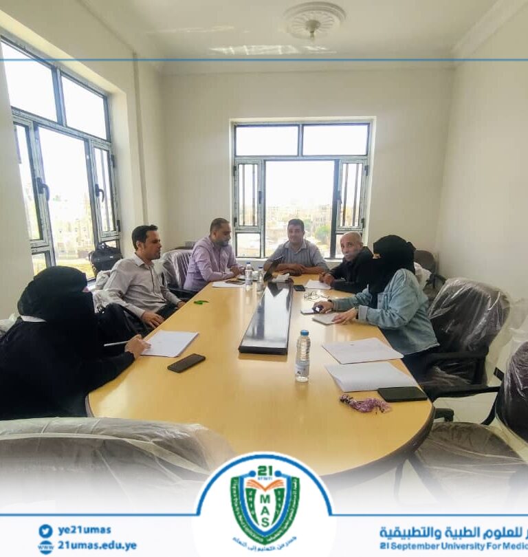 جانب من اجتماع فريق الدعم الفني برئاسة مساعد نائب رئيس الجامعة للدراسات العليا والبحث العلمي الأستاذ الدكتور محمد الدروبي وذلك للاطلاع على تحديثات قاعدة بيانات الدراسات العليا…