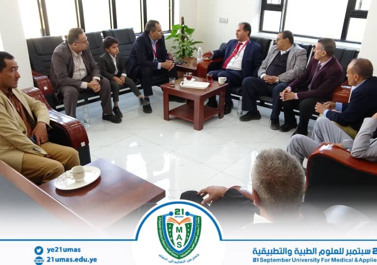 معالي الأستاذ الدكتور مجاهد علي معصار،رئيس الجامعة، يستقبل معالي الأستاذ الدكتور عبدالله محمد المطري، رئيس جامعة جبلة، في زيارة تعزز أواصر التعاون الأكاديمي والعلمي بين المؤسستين التعليميتين.