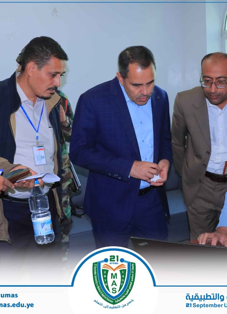 معالي رئيس الجامعة الأستاذ الدكتور/ مجاهد علي معصار, ومعه الأمين العام المساعد الأستاذ رفاقي الأغبري,  يتفقد سير العملية الأكاديمية والإدارية في مختلف قطاعات الجامعة …