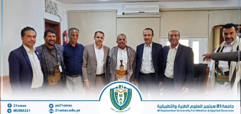 معالي رئيس الجامعة الأستاذ الدكتور مجاهد علي  معصار يناقش مع معالي وزير الخدمة المدنية والتطوير الإداري الاستاذ الدكتور خالد الحوالي عدداً من المواضيع المتعلقة بالشأن الأكاديمي والإداري بالجامعة..