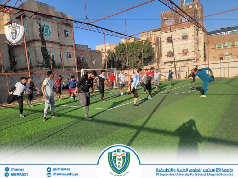 جانب من بدء تدريب منتخب الجامعه لكرة القدم استعداداً للمشاركة في البطولة الثالثة للجامعات التي تنظمها وزارة التربية والتعليم والبحث العلمي..