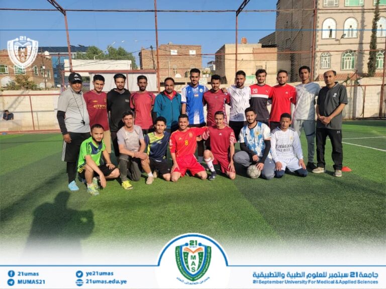 بإشراف مباشر من معالي رئيس الجامعة الأستاذ الدكتور مجاهد علي معصار منتخب الجامعة يواصل استعداداته للمشاركة في البطولة الثالثة للجامعات التي تنظمها وزارة التربية والتعليم والبحث العلمي.. حيث أجرى المنتخب اليوم مراناً تكتيكيا وبدنياً تحت إشراف مدرب الفريق الكابتن علي النونو مدير عام الأنشطة.