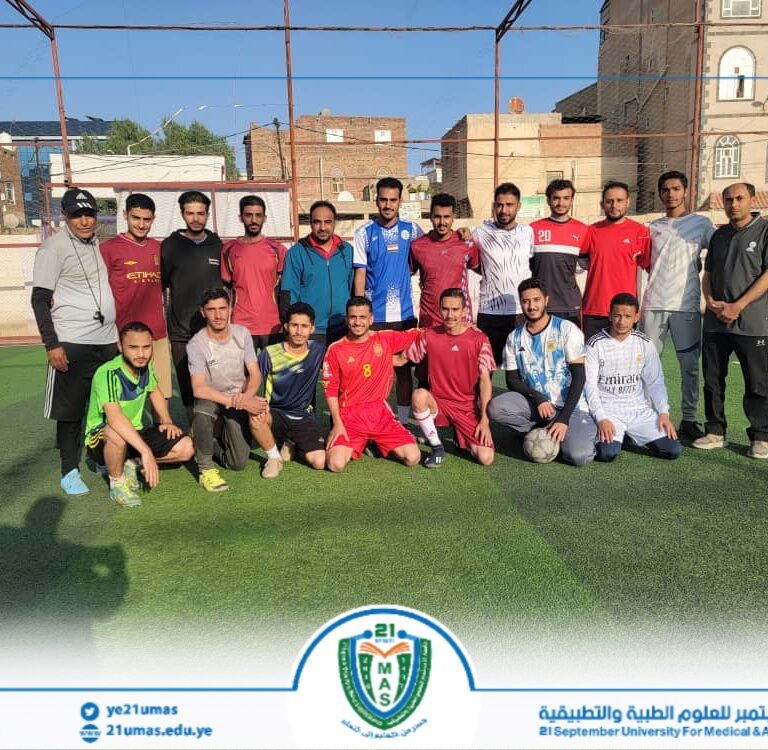 بإشراف مباشر من معالي رئيس الجامعة الأستاذ الدكتور مجاهد علي معصار منتخب الجامعة يواصل استعداداته للمشاركة في البطولة الثالثة للجامعات التي تنظمها وزارة التربية والتعليم والبحث العلمي.. حيث أجرى المنتخب اليوم مراناً تكتيكيا وبدنياً تحت إشراف مدرب الفريق الكابتن علي النونو مدير عام الأنشطة.