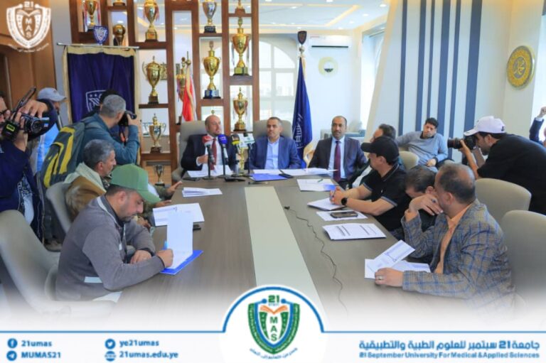 معالي رئيس الجامعة الأستاذ الدكتور مجاهد علي معصار رئيس اللجنة الإشرافية للملتقى الشتوي السابع 2025م في نادي وحدة صنعاء، يلقي كلمته خلال ترؤسه الاجتماع الأول للملتقى، عقب توليه منصب رئيس اللجنة الإشرافية.معالي رئيس الجامعة يؤكد أن الملتقى سيضم المئات من الأندية والمؤسسات والجامعات يمثلها اكثر من ٥٥٠٠ لاعب في مختلف المنافسات، والتي سيتم خلالها تنظيم قرابة 500 مباراة.معالي رئيس الجامعة يؤكد أن الملتقى سيشهد توسعاً كبيرا خلال الفترة القادمة.