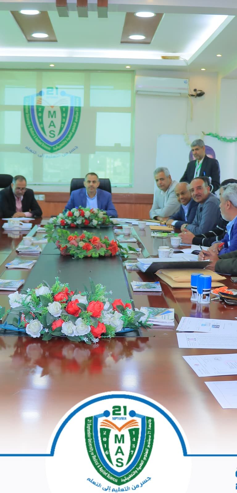 معالي رئيس الجامعة الأستاذ الدكتور مجاهد علي معصار يناقش مع مديري العموم والإدارات بعض الجوانب المتعلقة بالجانب الإداري بحضور أمين عام الجامعة الأستاذ عبد الكريم الأكحلي ونواب عمداء الكليات…
