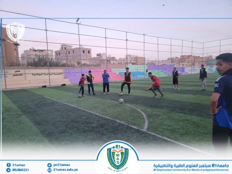 حصة تدريبية بقيادة واشراف الكابتن علي النونو لمنتخب الجامعة لكرة القدم استعدادا لخوض غمار بطولة الجامعات اليمنية لكرة القدم. التي تنظمها إدارة الأنشطة بقطاع التعليم العالي بوزارة التربية والتعليم والبحث العلمي