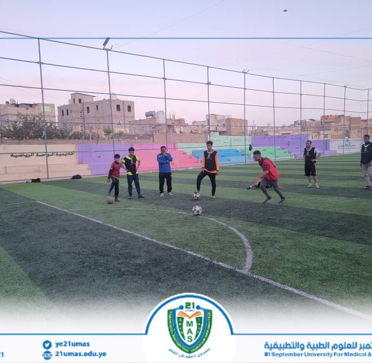 حصة تدريبية بقيادة واشراف الكابتن علي النونو لمنتخب الجامعة لكرة القدم استعدادا لخوض غمار بطولة الجامعات اليمنية لكرة القدم. التي تنظمها إدارة الأنشطة بقطاع التعليم العالي بوزارة التربية والتعليم والبحث العلمي