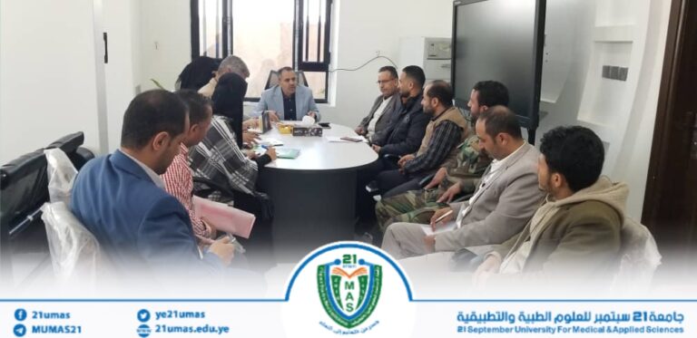 معالي رئيس الجامعة الأستاذ الدكتور مجاهد علي معصار يلتقي اليوم الموظفين في مبنى الجامعة 2 بالخمسين بحضور نائب رئيس الجامعة للشئون الأكاديمية الأستاذ الدكتور مطيع أبو عريج . ويناقش معهم سير العملية التعليمية والإدارية، ويحث على أهمية مواصلة العمل الجاد والمنظم والتكاملي، لما فيه مصلحة الطالب والعمل التعليمي والإداري.