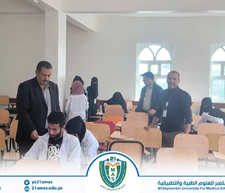 جانب من تفقد عميد كلية الإدارة الطبية الأستاذ الدكتور ابراهيم الحمدي للاختبارات النصفية للفصل الدراسي الثاني ١٤٤٧ھ في الكلية…