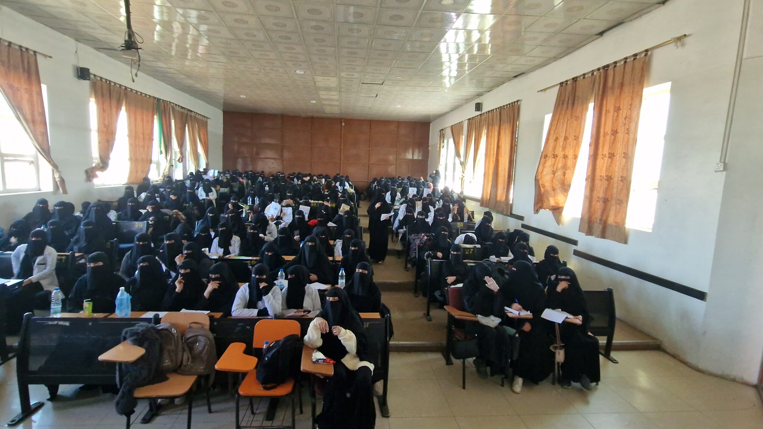 لليوم الثالث على التوالي كلية العلوم الطبية التطبيقية بجامعة 21 سبتمبر تواصل تنفيذ دورة “طوفان الأقصى” وسط تفاعل طلابي واسع
