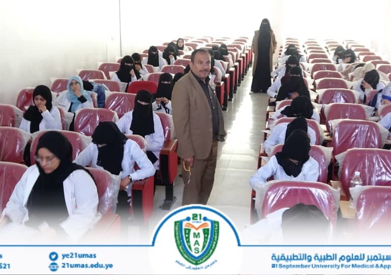 معالي رئيس الجامعة يتفقد سير الاختبار الشمولي للدفعة السابعة بكلية الطب ويشيد بجودة الأداء الأكاديمي