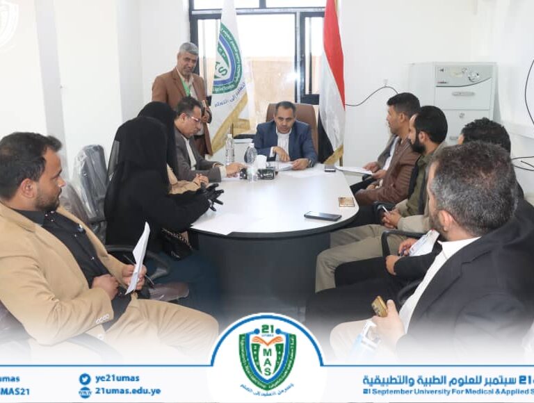 معالي رئيس الجامعة الأستاذ الدكتور مجاهد علي معصار يلتقي اليوم رئيس الملتقى الطلابي للجامعات اليمنية بحضور نائب رئيس الجامعة للشئون الأكاديمية الأستاذ الدكتور مطيع أبو عريج وأمناء الكليات. حيث تم مناقشة تنفيذ المرحلة الثانية من دورات طوفان الأقصى بالجامعة بعد النجاح والتفاعل الكبير الذي شهدته المرحلة الأولى من الدورات لمختلف كليات ومراكز الجامعة.