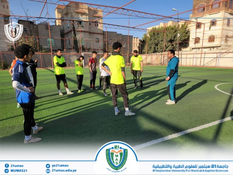 جانب من تمرينات فريق الجامعة اليوم بقيادة المدرب الوطني الكابتن علي النونو، استعدادا للجولة الثالثة من البطولة الثالثة لكرة القدم للجامعات اليمنية التي تنظمها وزارة التربية والتعليم والبحث العلمي.