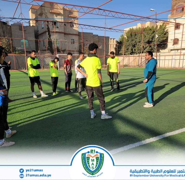 جانب من تمرينات فريق الجامعة اليوم بقيادة المدرب الوطني الكابتن علي النونو، استعدادا للجولة الثالثة من البطولة الثالثة لكرة القدم للجامعات اليمنية التي تنظمها وزارة التربية والتعليم والبحث العلمي.