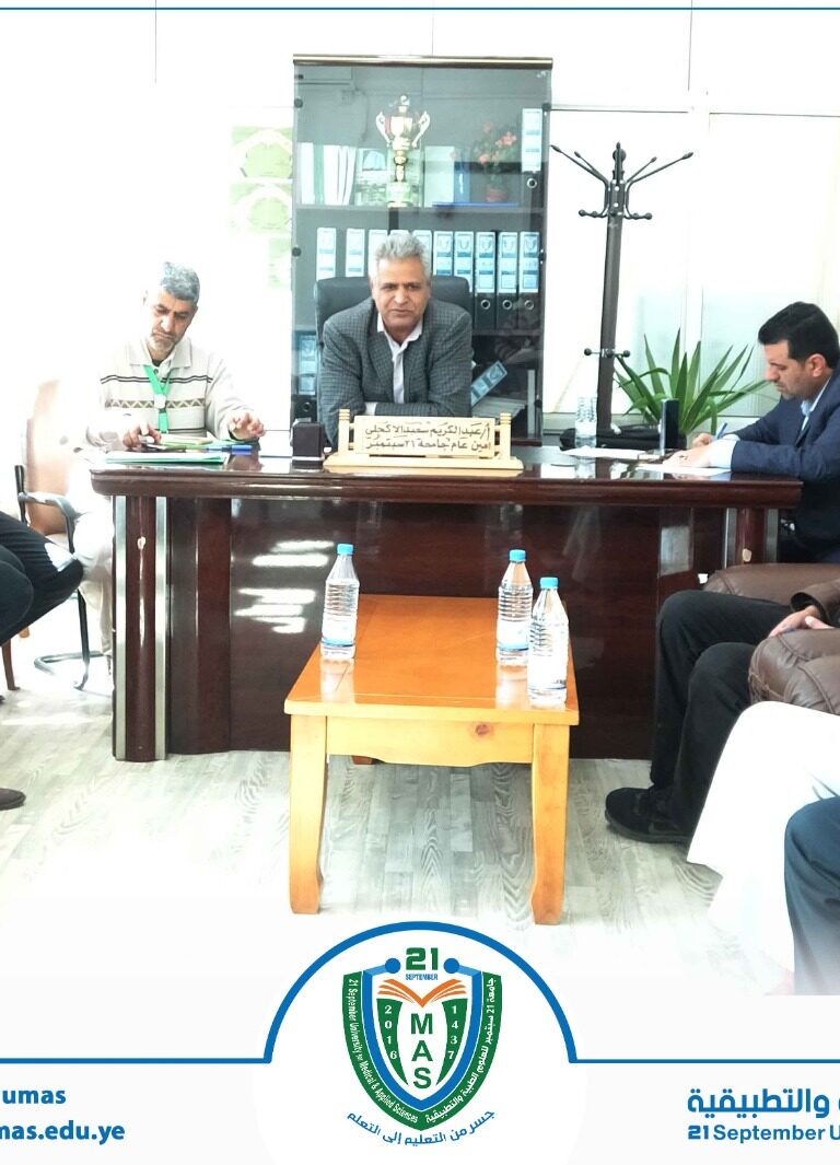 أمين عام الجامعة الأستاذ عبد الكريم الأكحلي يلتقي رئيس الملتقى الطلابي للجامعات اليمنية لمناقشة تنفيذ المرحلة الثانية من دورات طوفان الأقصى بالجامعة بعد النجاح والتفاعل الكبير الذي شهدته المرحلة الأولى من الدورات لمختلف كليات ومراكز الجامعة.