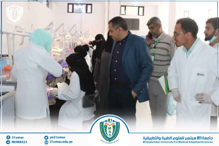 معالي رئيس الجامعة الأستاذ الدكتور مجاهد علي معصار يتفقد سير الجانب العملي للعملية التعليمية في مختلف معامل الجامعة..