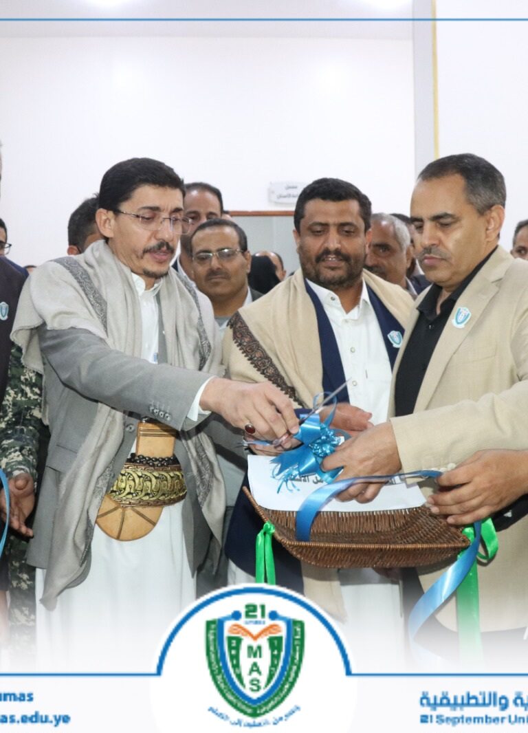 معالي وزير التربية والتعليم والبحث العلمي يدشن دورات طوفان الأقصى ويفتتح معامل طب الأسنان ومركز الاختبارات الإلكترونية بجامعة 21 سبتمبر