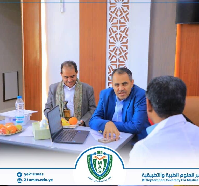 رئيس الجامعة يشارك في الإشراف على الامتحانات النهائية لمساق الجراحة العصبية ضمن الزمالة اليمنية