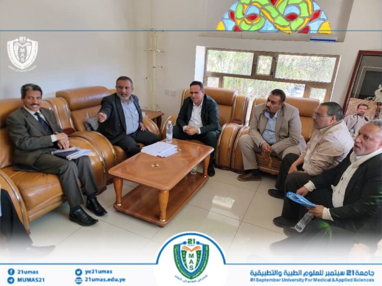 #جانب من اجتماع وكيل الوزارة لقطاع التعليم العالي الأستاذ الدكتور إبراهيم لقمان بنائبي رئيس الجامعة للشؤون الأكاديمية والطلاب الأستاذ الدكتور مطيع ابو عريج والأستاذ الدكتور جميل مجلي, وعميدي كليتي الطب والإدارة الطبية والمسؤلين ذات العلاقة بالجامعة لمناقشة الخطط واللوائح الموحدة…