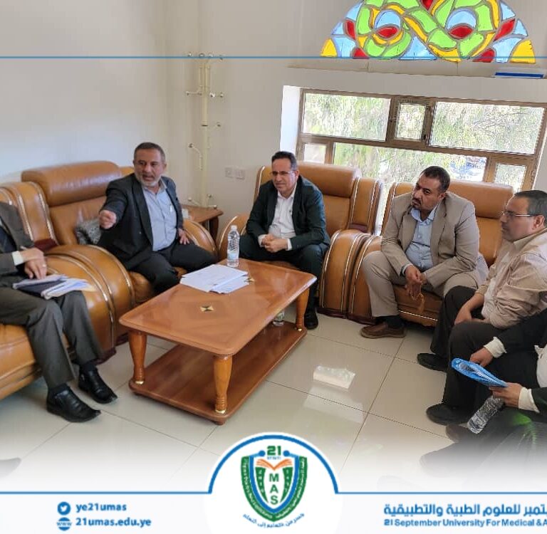 #جانب من اجتماع وكيل الوزارة لقطاع التعليم العالي الأستاذ الدكتور إبراهيم لقمان بنائبي رئيس الجامعة للشؤون الأكاديمية والطلاب الأستاذ الدكتور مطيع ابو عريج والأستاذ الدكتور جميل مجلي, وعميدي كليتي الطب والإدارة الطبية والمسؤلين ذات العلاقة بالجامعة لمناقشة الخطط واللوائح الموحدة…