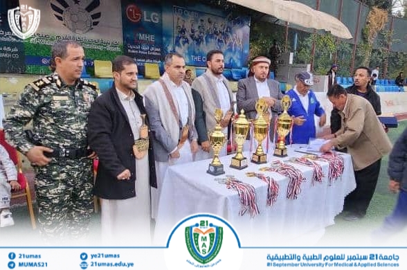 معالي رئيس الجامعة رئيس اللجنة الإشرافية العليا للملتقى الشتوي السابع 2025م بنادي وحدة صنعاء الأستاذ الدكتور مجاهد علي معصار ومعه نائب أمين العاصمة رئيس نادي وحدة صنعاء الأستاذ أمين جمعان و عدد من المسئولين يكرمون عددا من الفرق الفائزة بالمراكز الأولى في عدد من منافسات الملتقى الشتوي السابع.