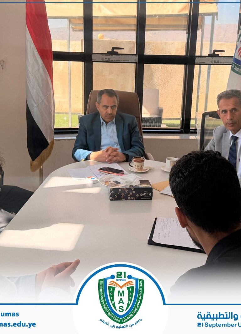 معالي رئيس الجامعة الاستاذ الدكتور مجاهد علي معصار يترأس اجتماعا للجنة التحضيرية لاحتفال تخريج الدفعة الثالثة من طلبة كلية الطب.