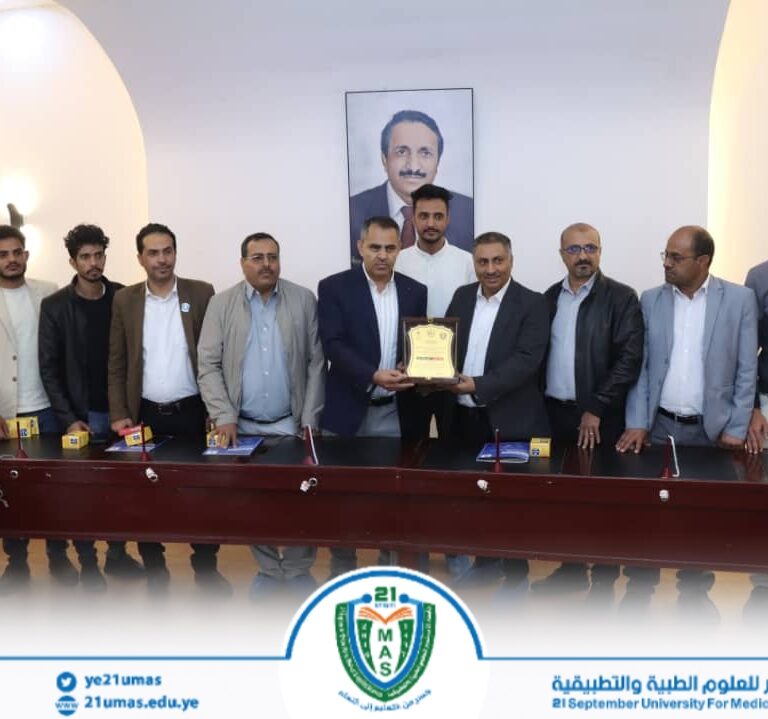 معالي رئيس الجامعة يزور شركة شفاكو للصناعات الدوائية ويُكرّم مديرها العام
