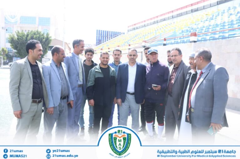 معالي رئيس الجامعة الأستاذ الدكتور  مجاهد علي معصار يزور نادي وحدة صنعاء ومعه الأستاذ احمد البنوس مدير المنشات بالنادي، للاطلاع على التجهيزات والترتبيات لحفل تخريج الدفعة الثالثة من طلبة كلية الطب المزمع أقامته مطلع الشهر القادم
